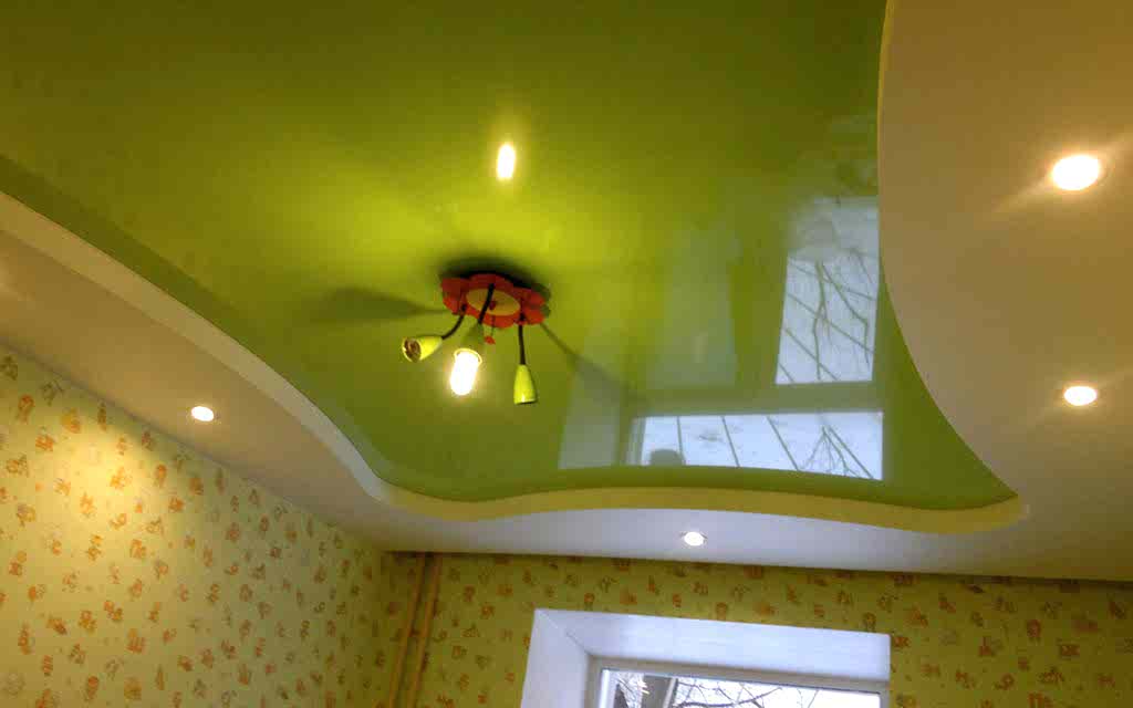 Натяжной потолок двухуровневый в детской 13,9 м2