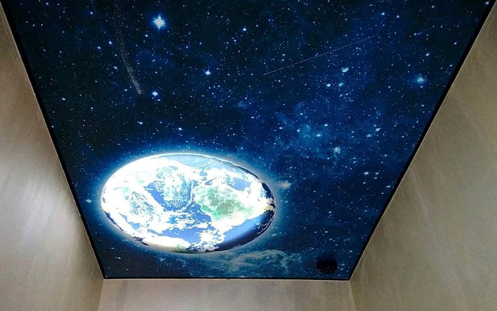 Натяжной потолок "Дабл вижн" в санузле 1,8 м2