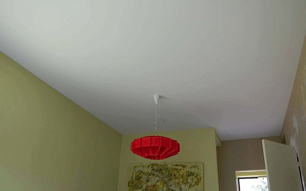 Натяжной потолок матовый в спальне 12,43 м2