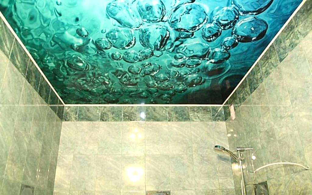 Натяжной потолок с фотопечатью в ванной 2,75 м2