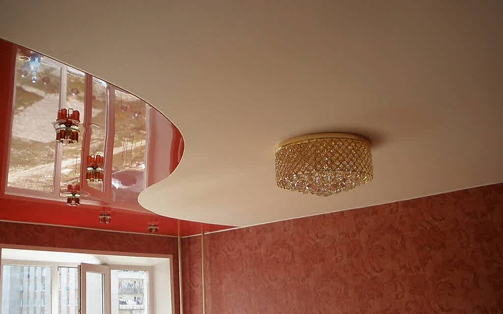 Натяжной потолок со спайкой в спальне 15 кв.м.