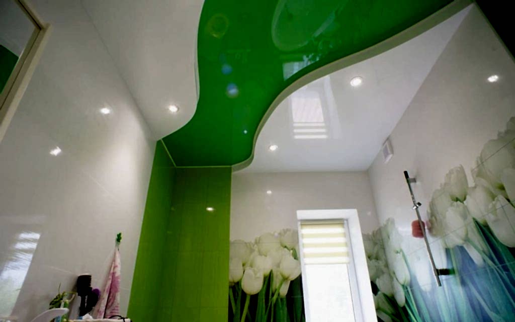 Натяжной потолок двухуровневый в ванной 4,85 м2