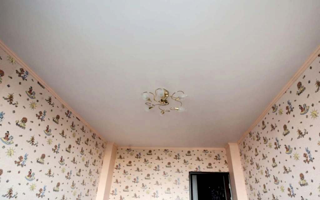 Натяжной потолок матовый в детской 13 кв.м.