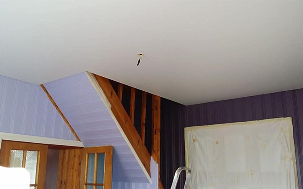 Натяжной потолок Cold Stretch в гостиной 31,8 м2