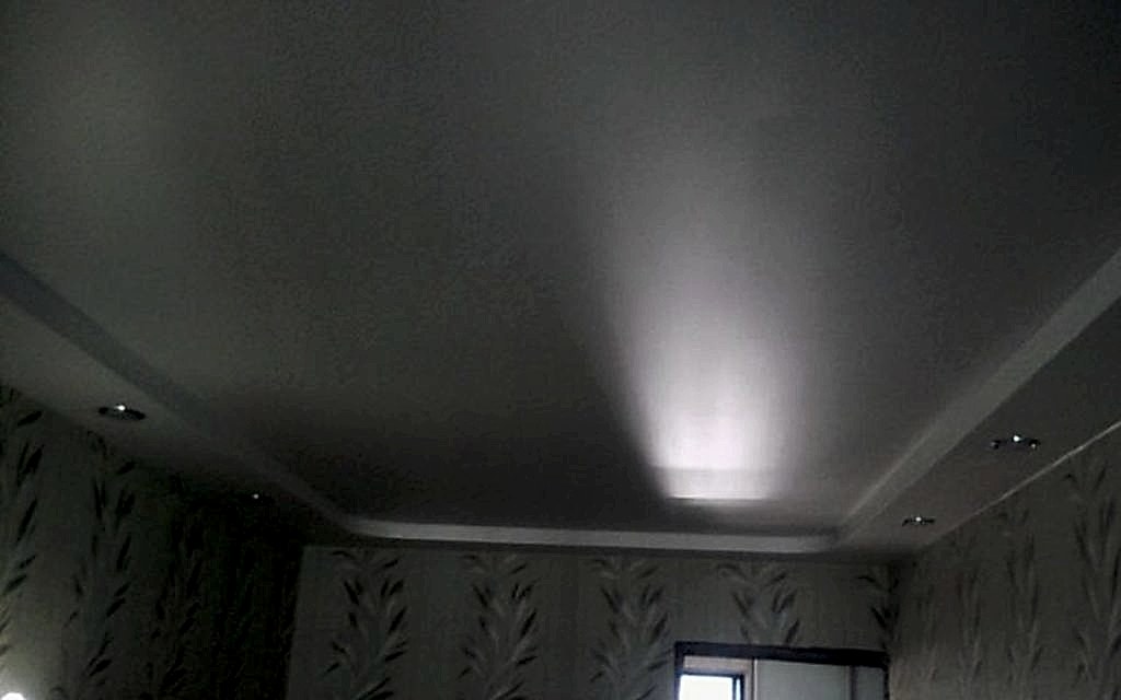 Натяжной потолок двухуровневый в прихожей 9 м2