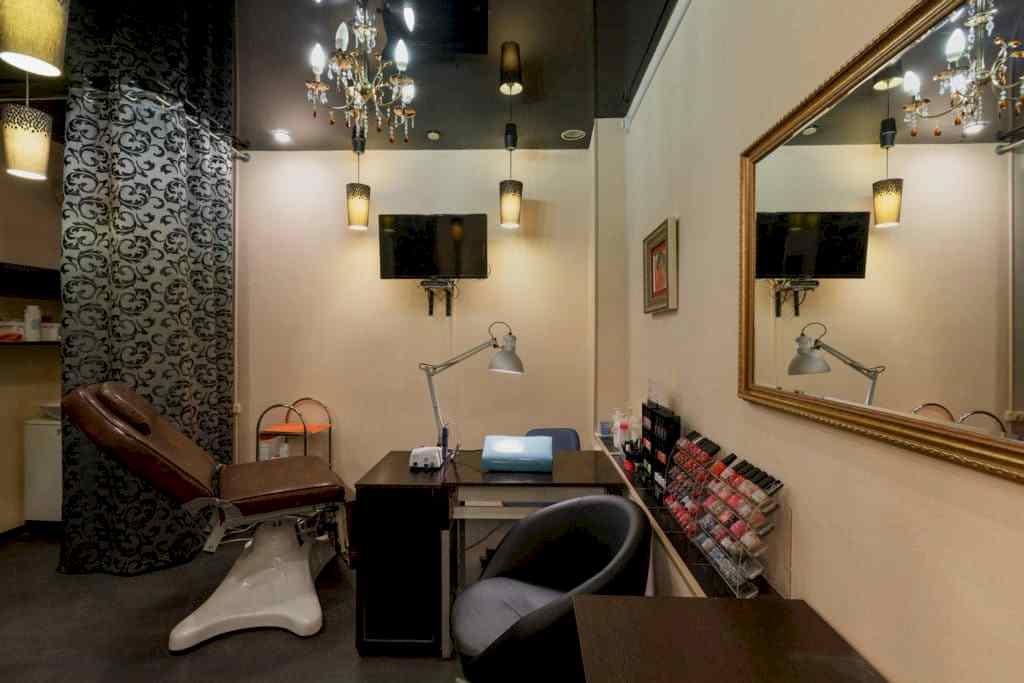 Натяжной потолок глянцевый в офисе 19,2 м2