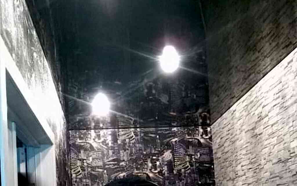 Натяжной потолок глянцевый в прихожей 3,2 м2