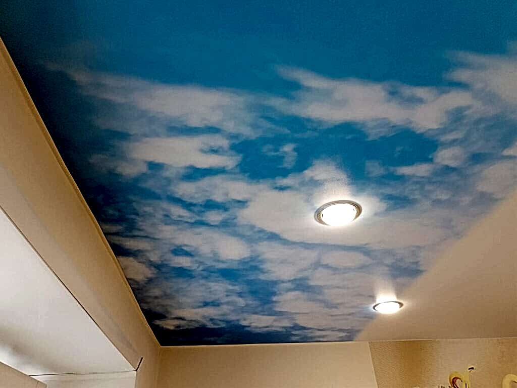 Фотопечать небо на матовом натяжном потолке