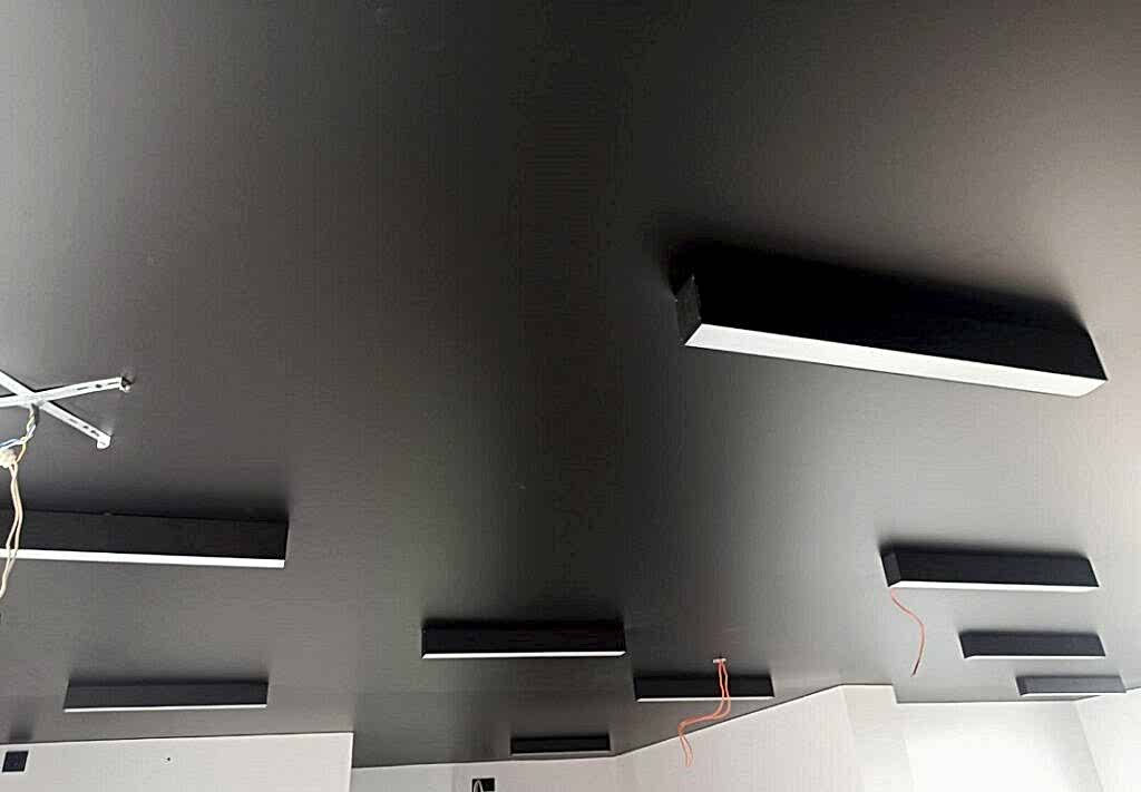 Черный сатиновый натяжной потолок