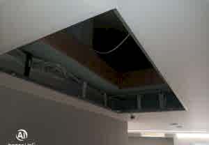 Матовый натяжной потолок с люком