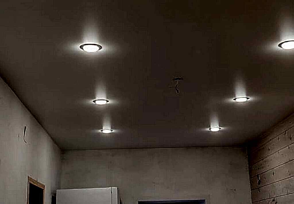 Матовый натяжной потолок