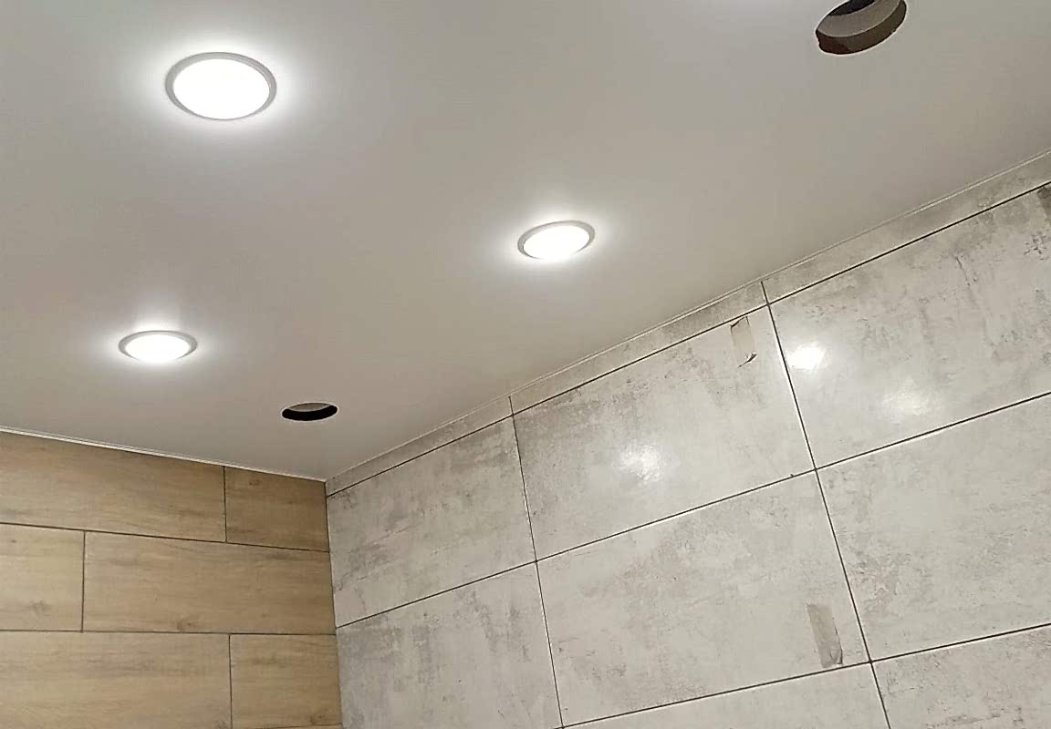 Матовый натяжной потолок в ванной 5 кв.м.