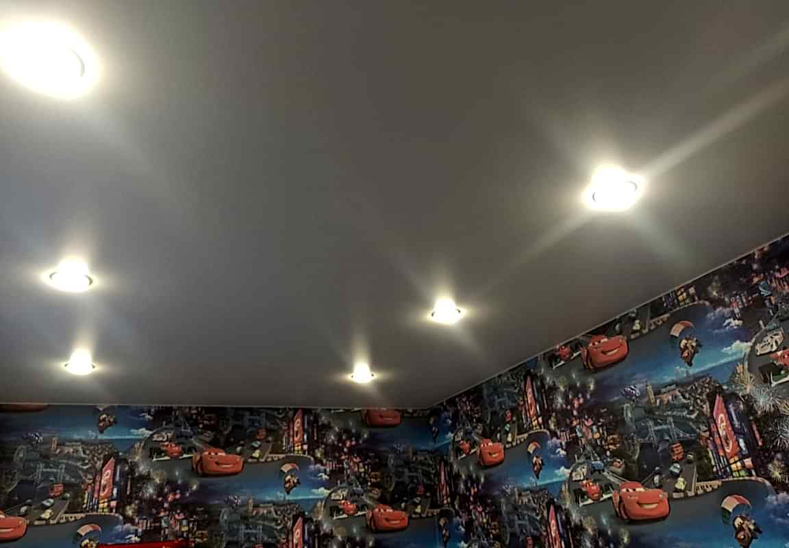 Матовый натяжной потолок в детской 10,5 кв.м.